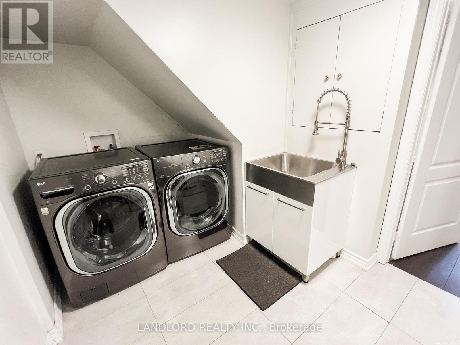 33 Benson Avenue, Richmond Hill, Ontario  L4C 4E5 - Photo 24 - N12664126