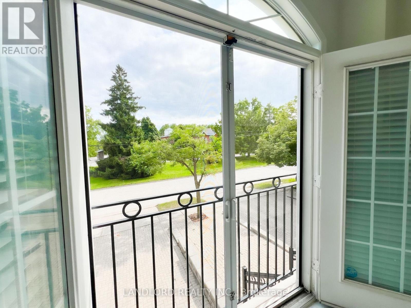 33 Benson Avenue, Richmond Hill, Ontario  L4C 4E5 - Photo 5 - N12664126