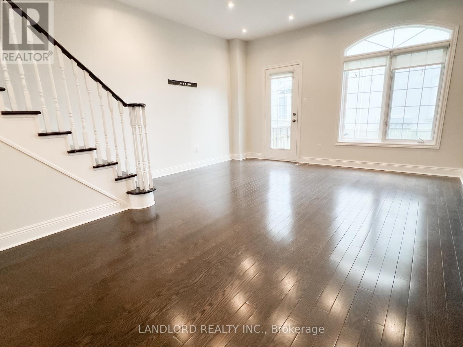 33 Benson Avenue, Richmond Hill, Ontario  L4C 4E5 - Photo 6 - N12664126