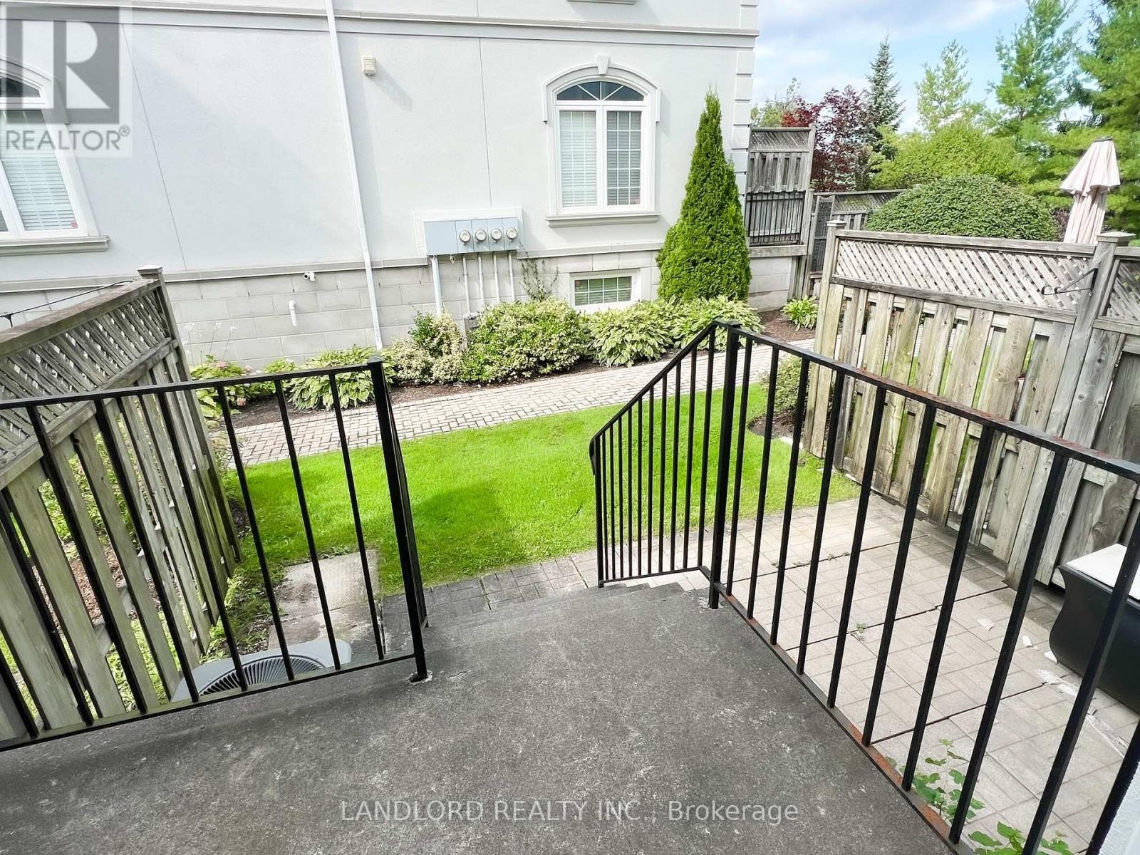 33 Benson Avenue, Richmond Hill, Ontario  L4C 4E5 - Photo 8 - N12664126