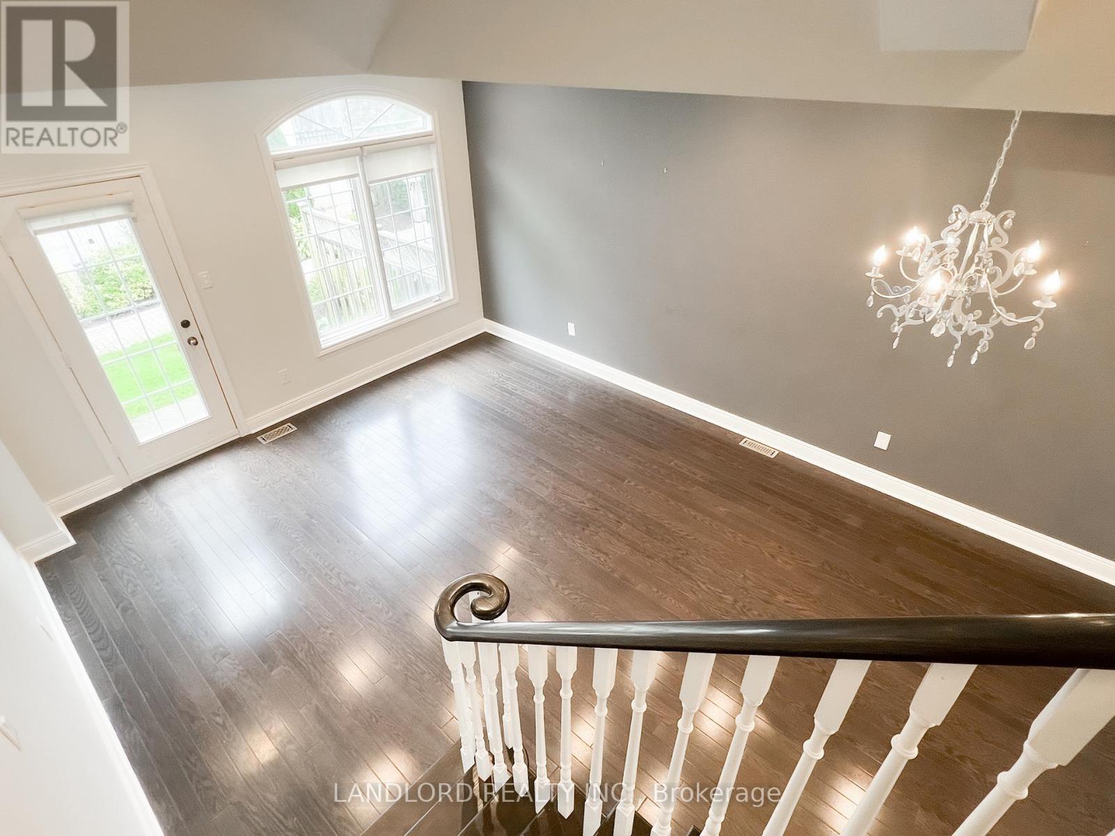 33 Benson Avenue, Richmond Hill, Ontario  L4C 4E5 - Photo 9 - N12664126