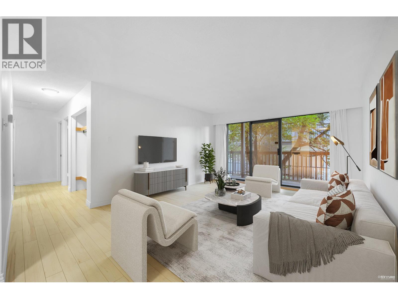 103 150 E 5TH STREET, North Vancouver, British Columbia