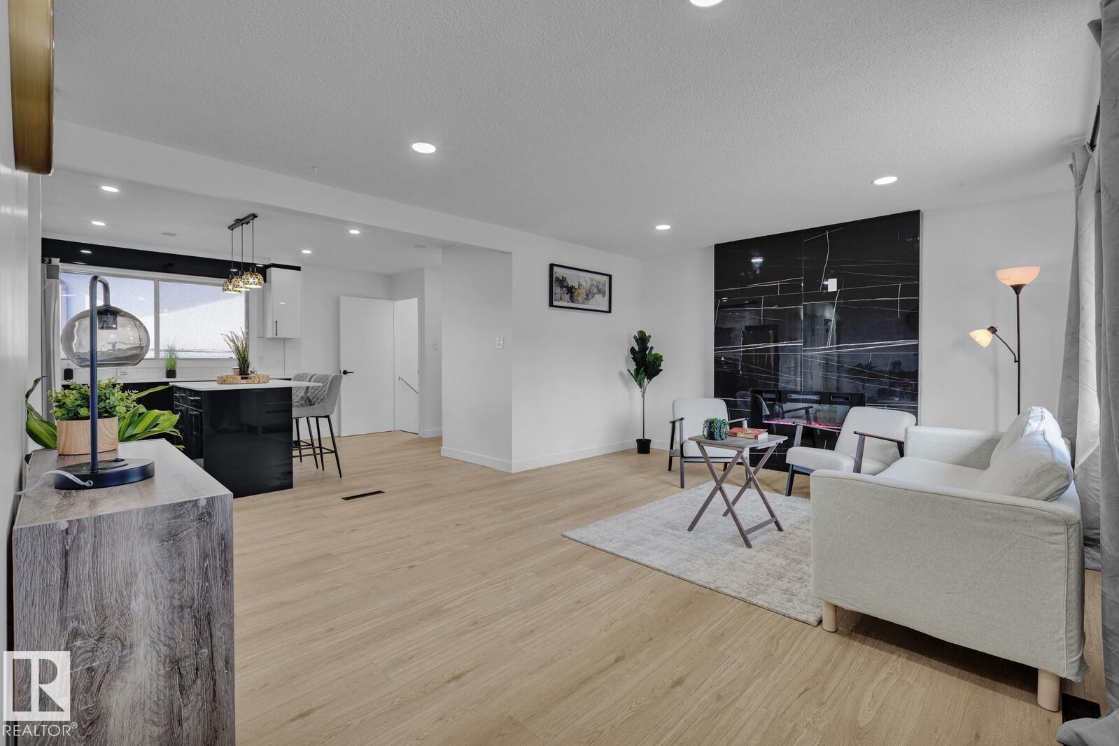 5803 136 Av Nw, Edmonton, Alberta  T5A 0N4 - Photo 2 - E4469096