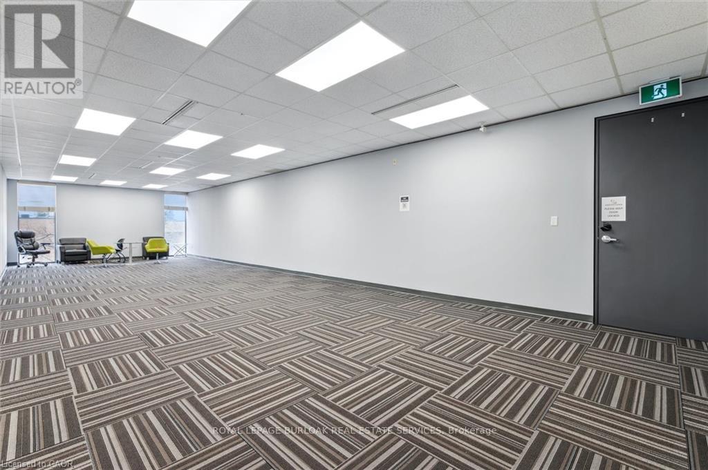 202 - 3430 South Service Road, Burlington, Ontario  L7N 3T9 - Photo 2 - W12664108