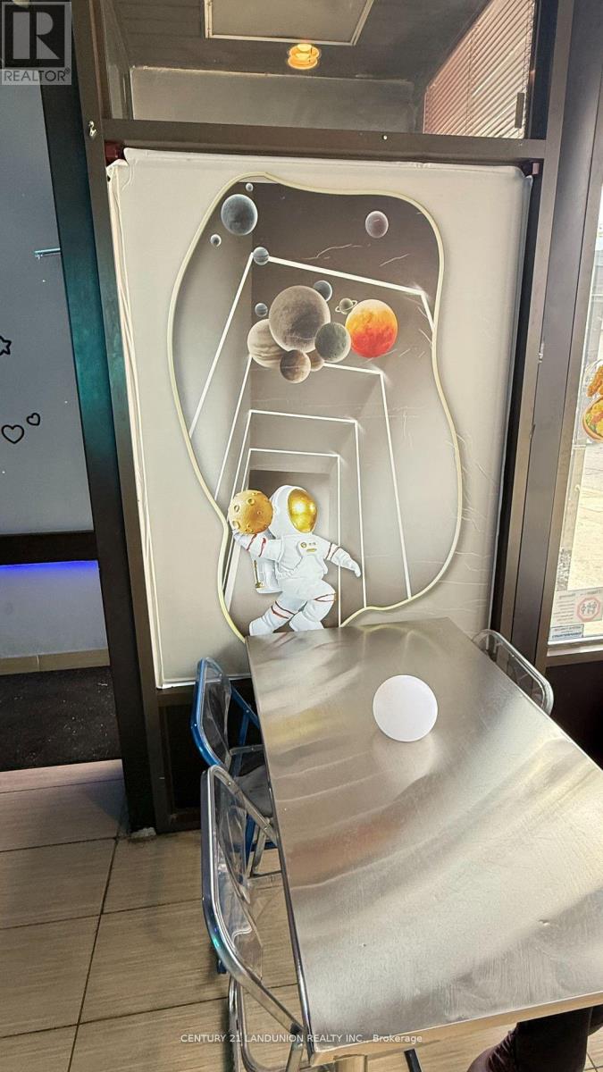 2539 Eglinton Avenue W, Toronto, Ontario  M6M 1T2 - Photo 5 - W12664130