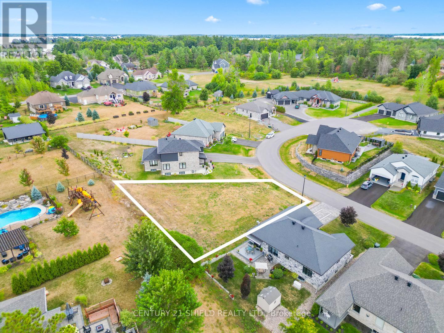 7 Matthew Kieran Crescent, South Stormont, Ontario  K0C 1P0 - Photo 3 - X12664214