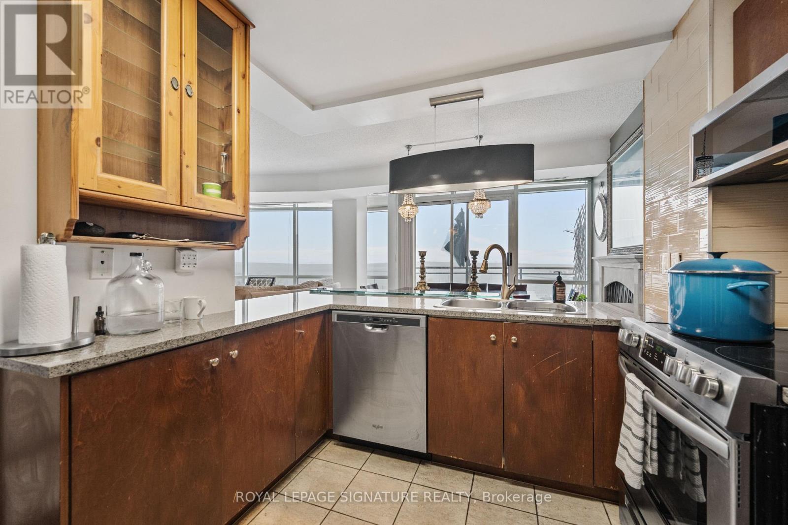 801e - 500 Queens Quay W, Toronto, Ontario  M5V 3K8 - Photo 8 - C12654274