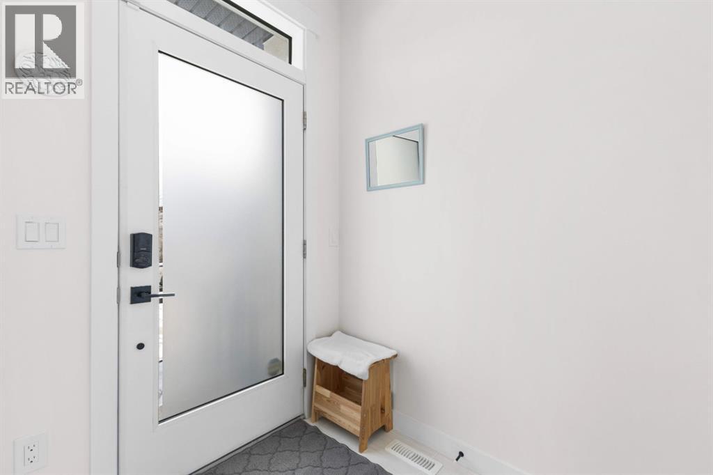 3001 26a Street Sw, Calgary, Alberta  T3E 2E2 - Photo 6 - A2277071