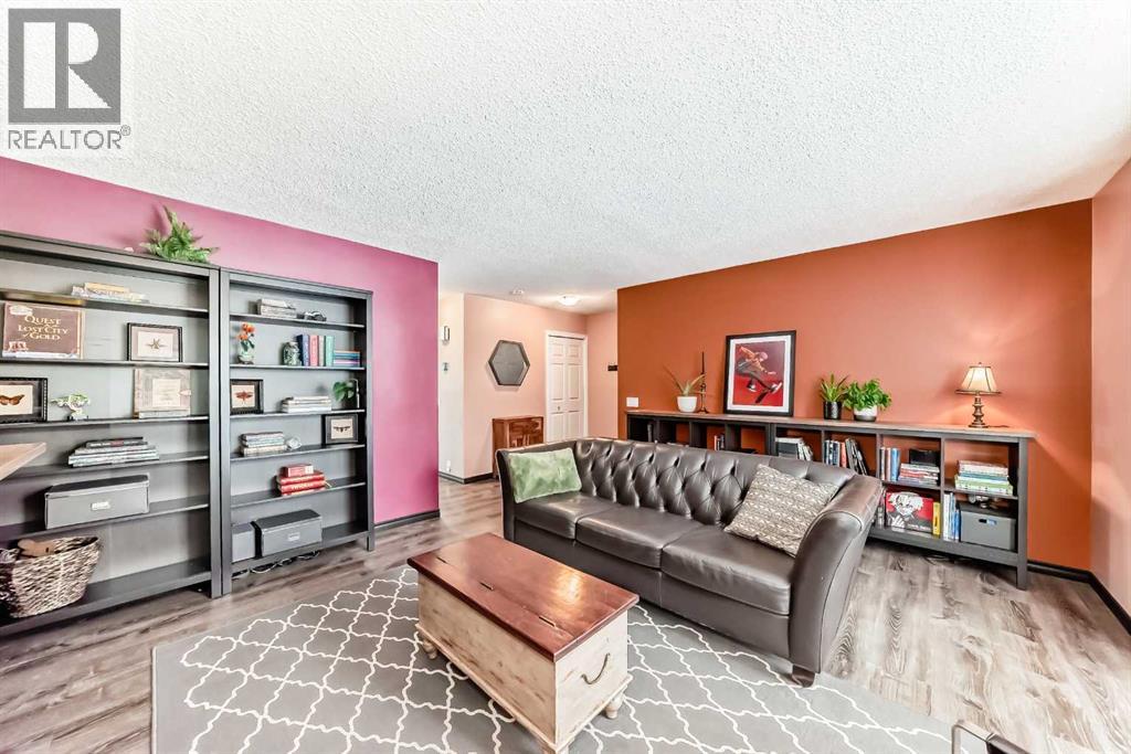 238 Berwick Drive Nw, Calgary, Alberta  T3K 1P5 - Photo 21 - A2276956