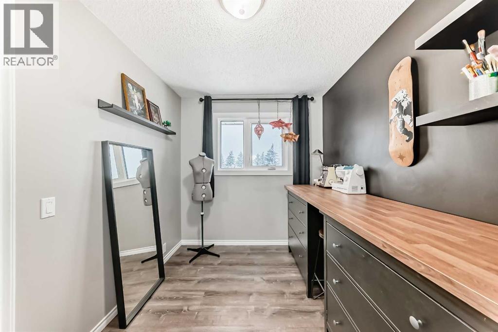 238 Berwick Drive Nw, Calgary, Alberta  T3K 1P5 - Photo 36 - A2276956