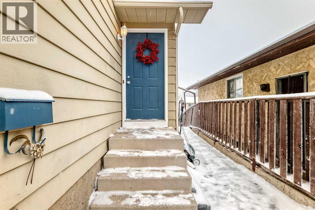 238 Berwick Drive Nw, Calgary, Alberta  T3K 1P5 - Photo 4 - A2276956