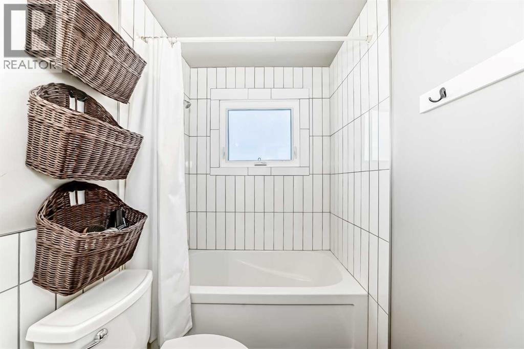 238 Berwick Drive Nw, Calgary, Alberta  T3K 1P5 - Photo 41 - A2276956