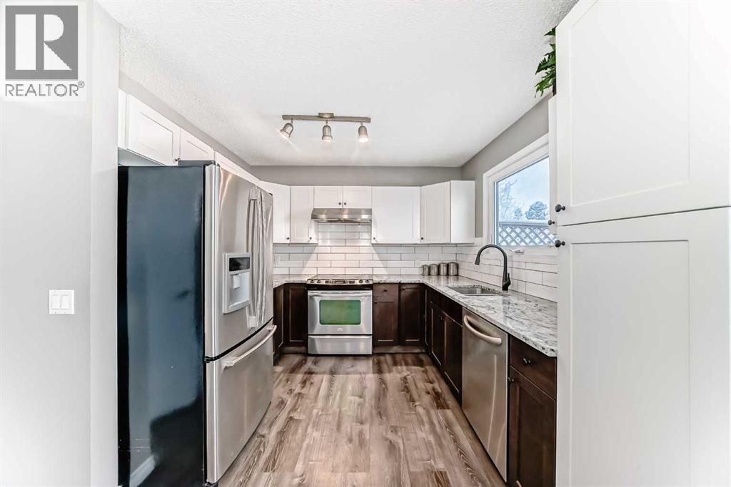 238 Berwick Drive Nw, Calgary, Alberta  T3K 1P5 - Photo 8 - A2276956