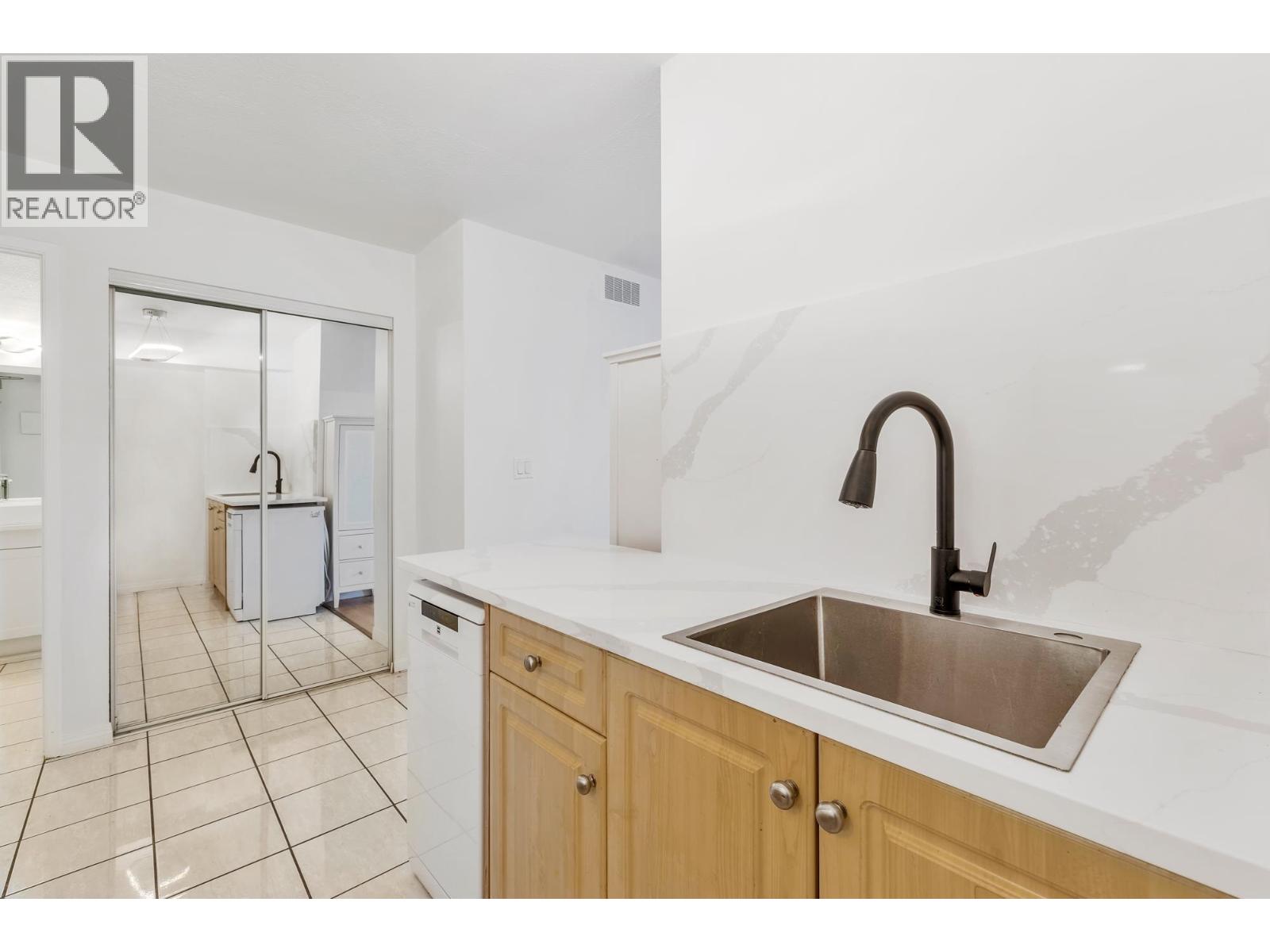 209 1330 Burrard Street, Vancouver, British Columbia  V6Z 2B8 - Photo 7 - R3074599