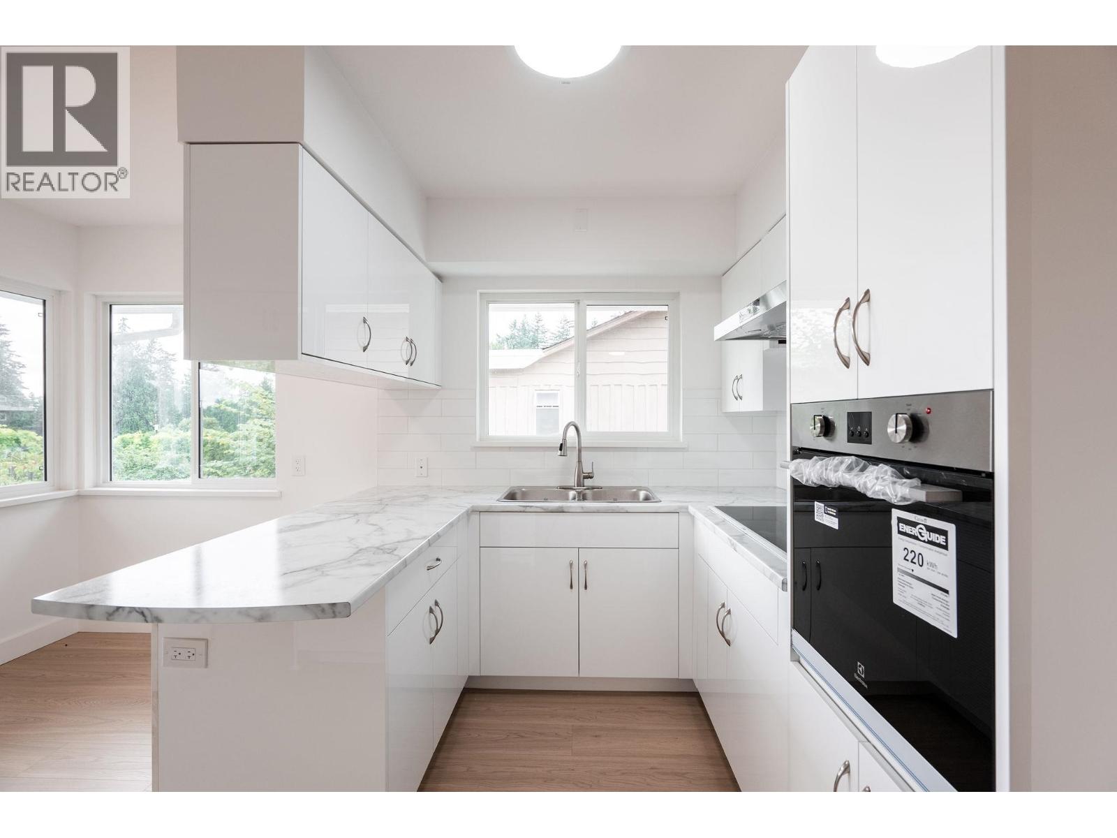 1410 Dansey Avenue, Coquitlam, British Columbia  V3K 3H8 - Photo 10 - R3035020