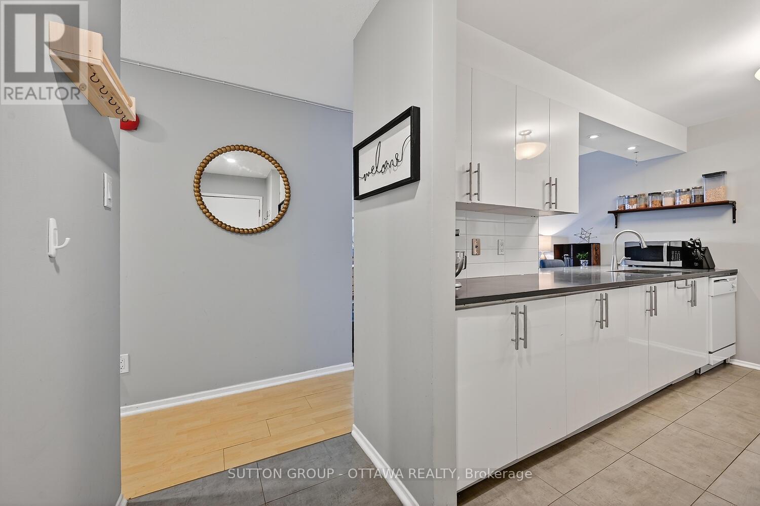 317 - 214 Viewmount Drive, Ottawa, Ontario  K2E 7X3 - Photo 2 - X12664224