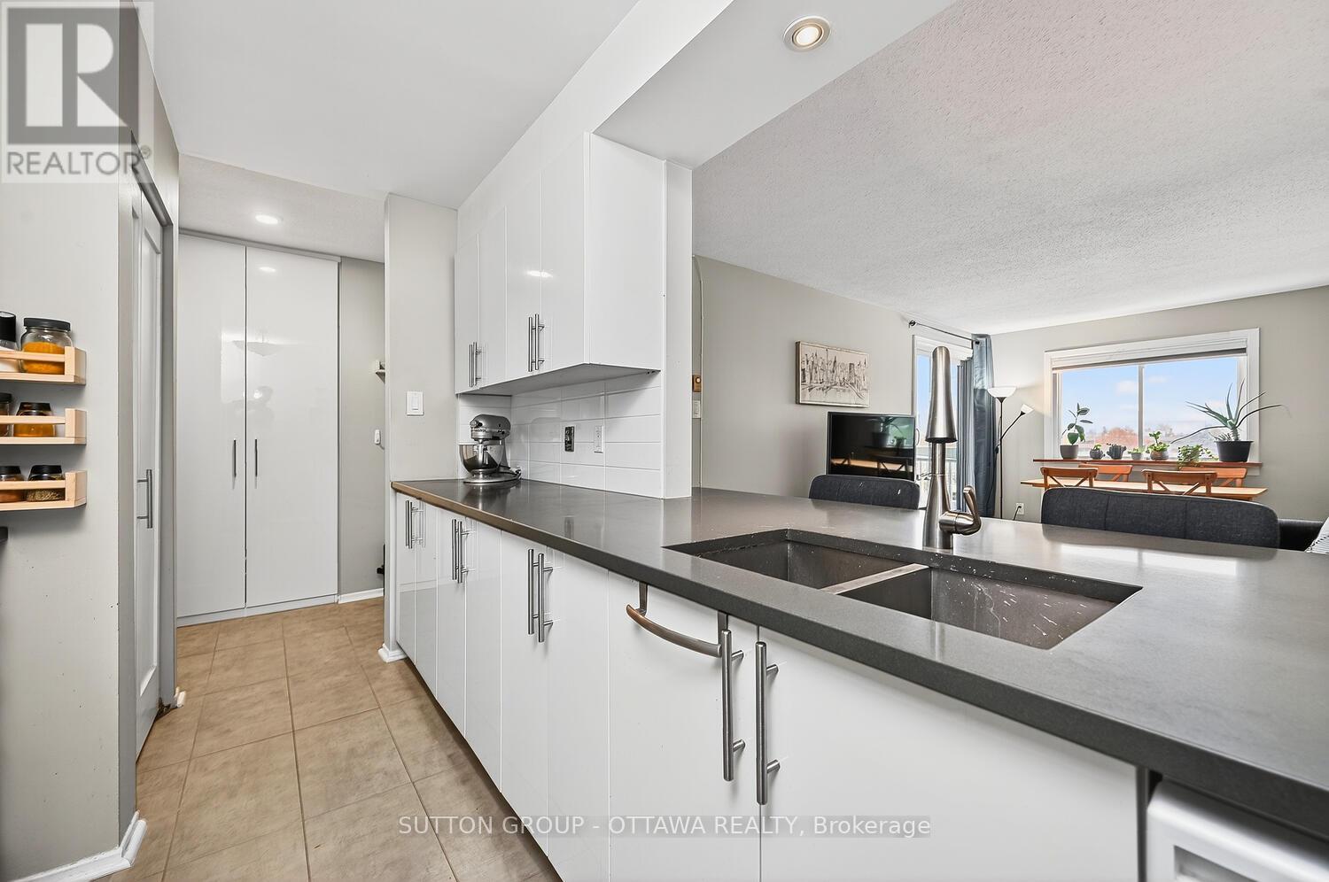 317 - 214 Viewmount Drive, Ottawa, Ontario  K2E 7X3 - Photo 4 - X12664224