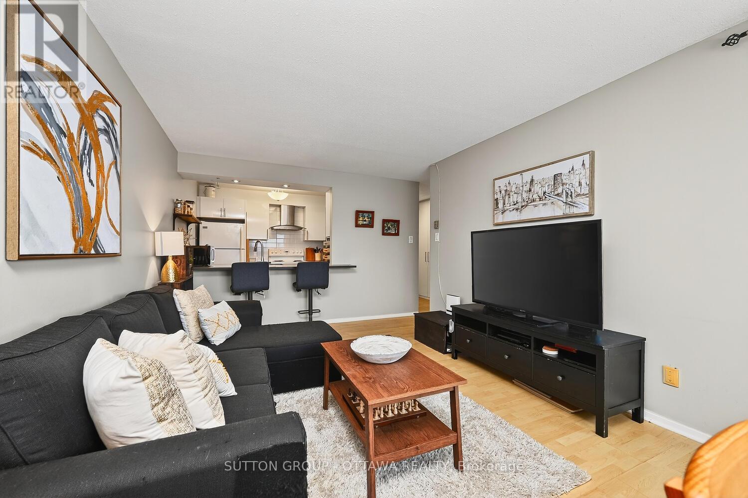 317 - 214 Viewmount Drive, Ottawa, Ontario  K2E 7X3 - Photo 5 - X12664224