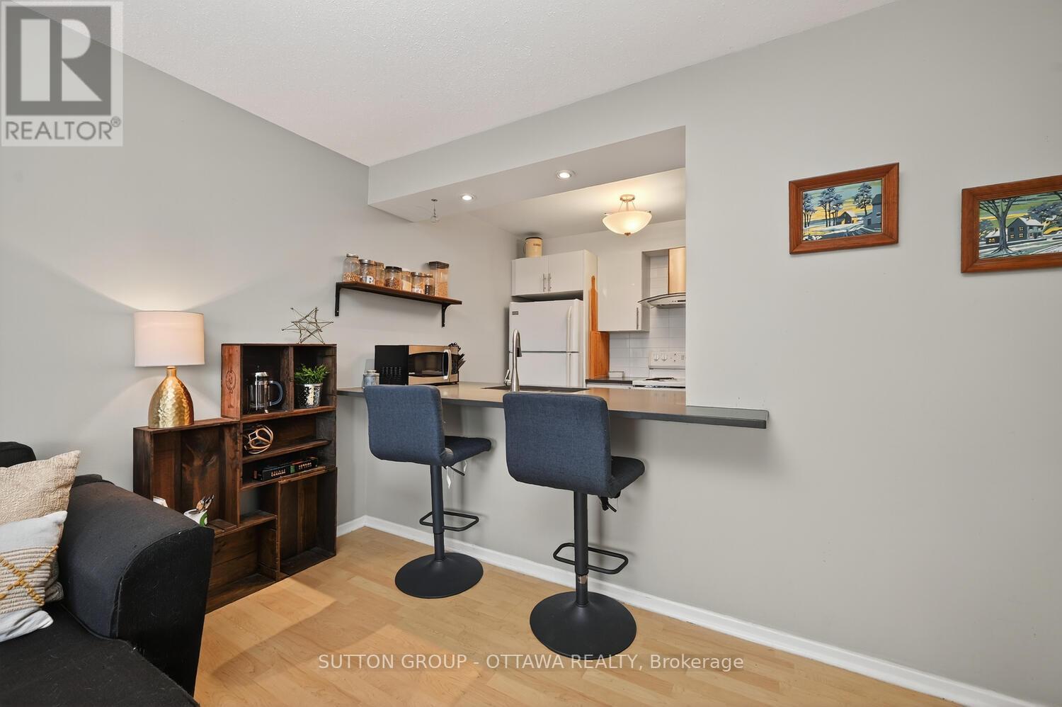 317 - 214 Viewmount Drive, Ottawa, Ontario  K2E 7X3 - Photo 6 - X12664224