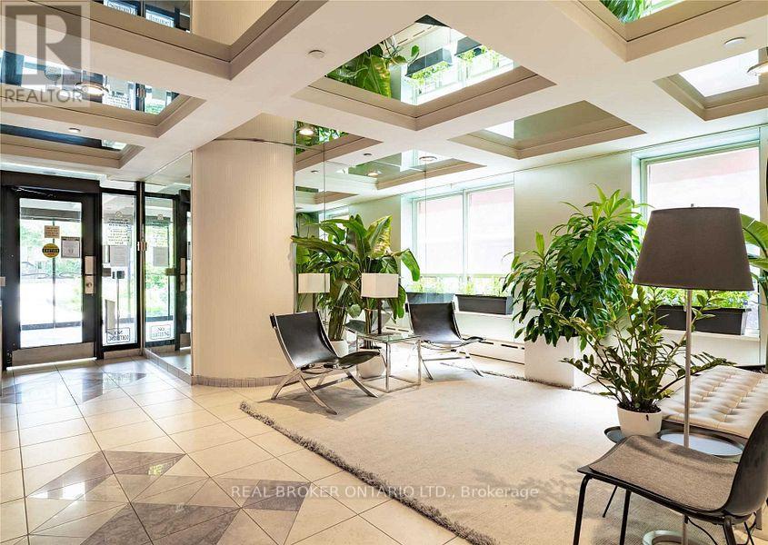 78 Warren Road W, Toronto, Ontario  M4V 2R6 - Photo 2 - C12664206