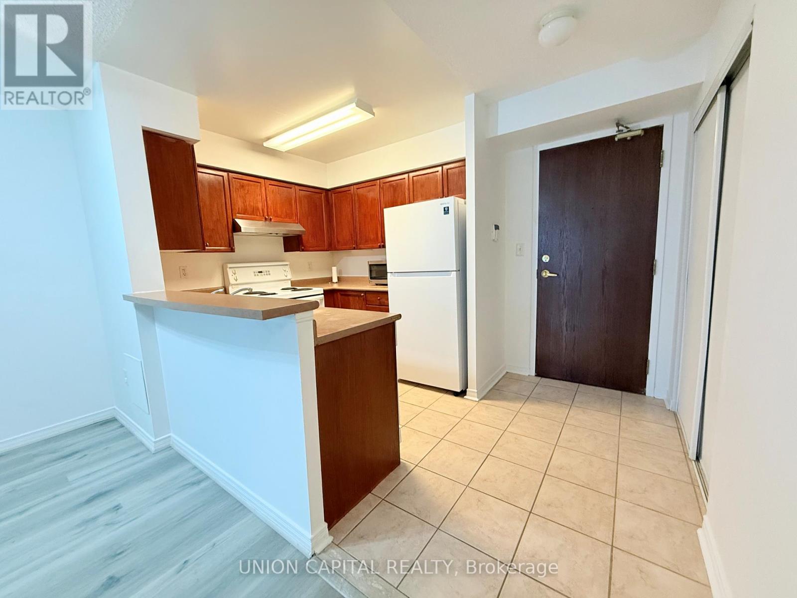 308 - 39 Oneida Crescent, Richmond Hill, Ontario  L4B 4T9 - Photo 4 - N12664200