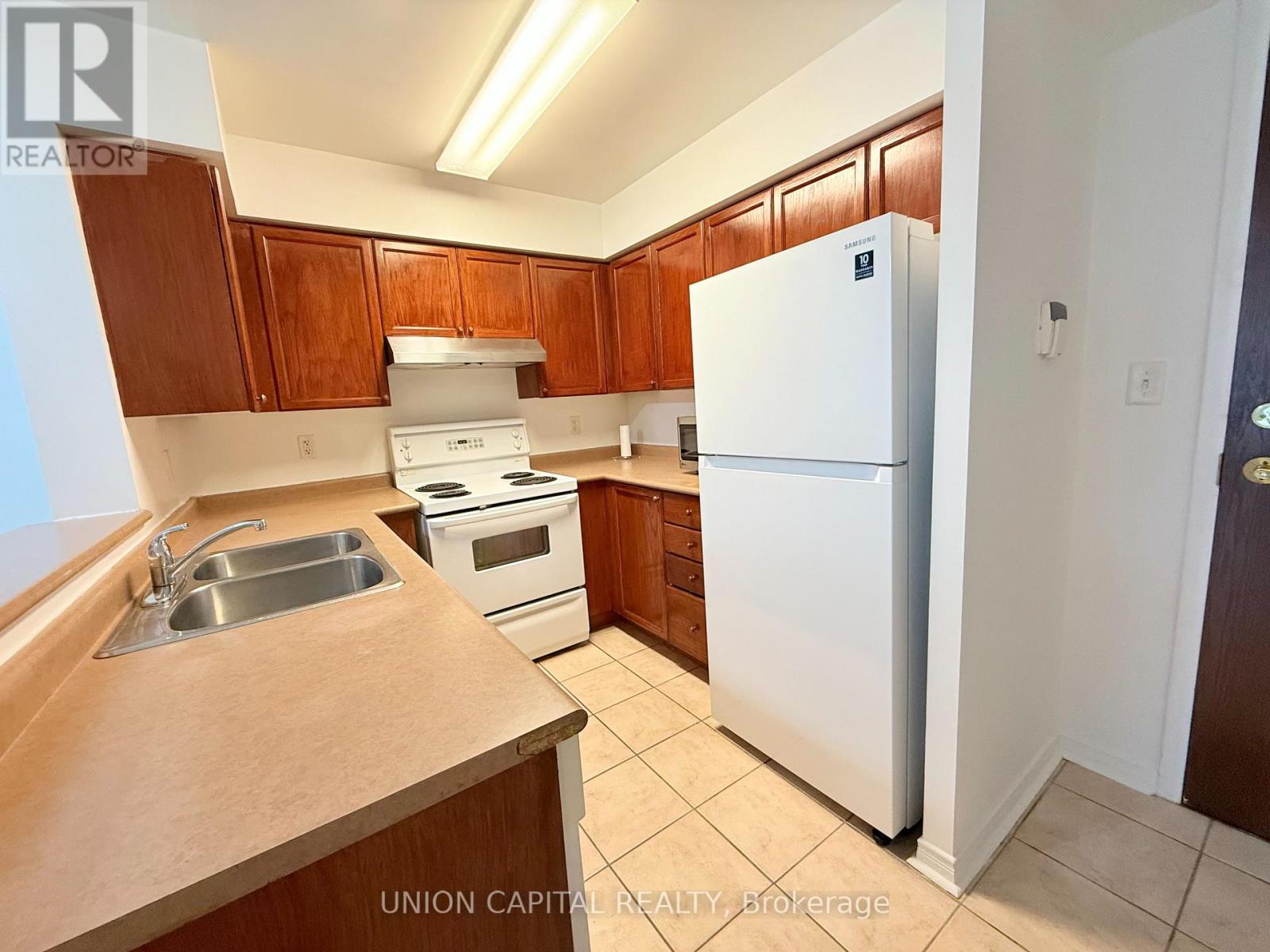 308 - 39 Oneida Crescent, Richmond Hill, Ontario  L4B 4T9 - Photo 5 - N12664200