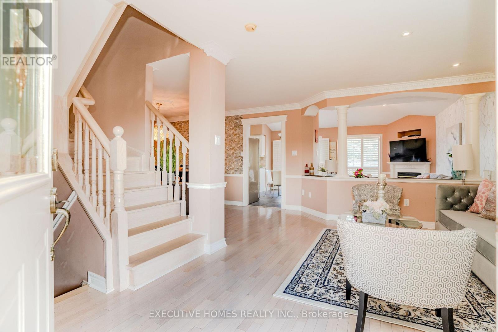 10 Safari Court, Brampton, Ontario  L7A 1G8 - Photo 5 - W12664184