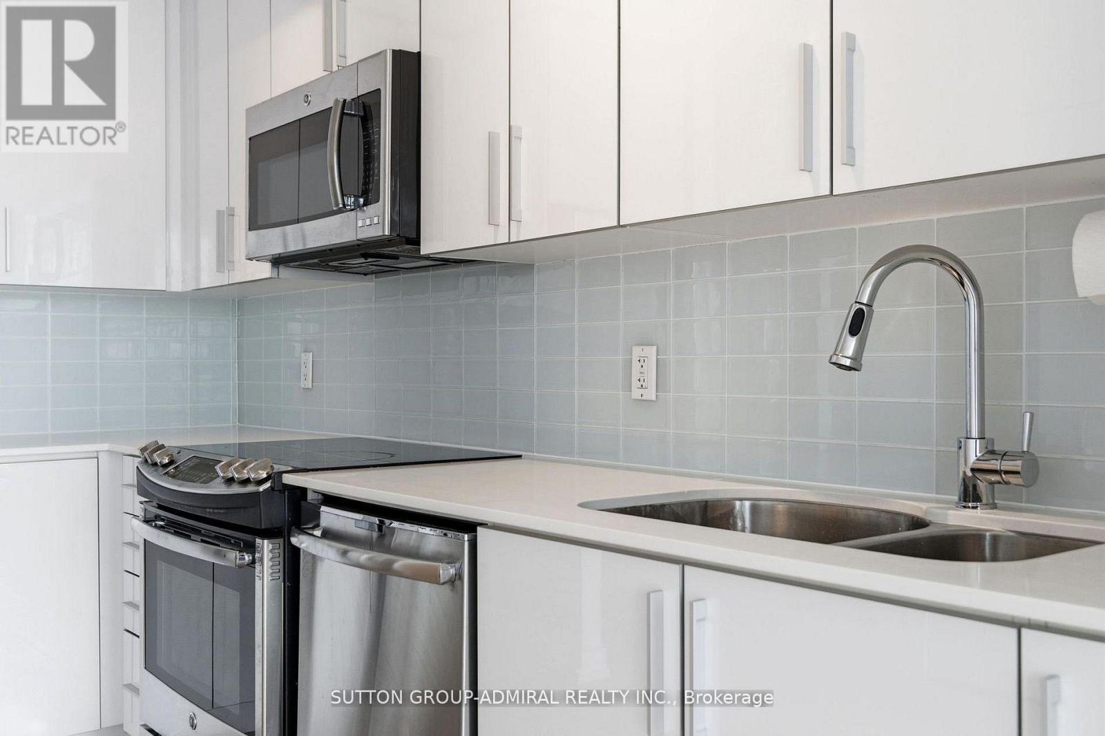 3010 - 2212 Lake Shore Boulevard W, Toronto, Ontario  M8V 0C2 - Photo 6 - W12664188