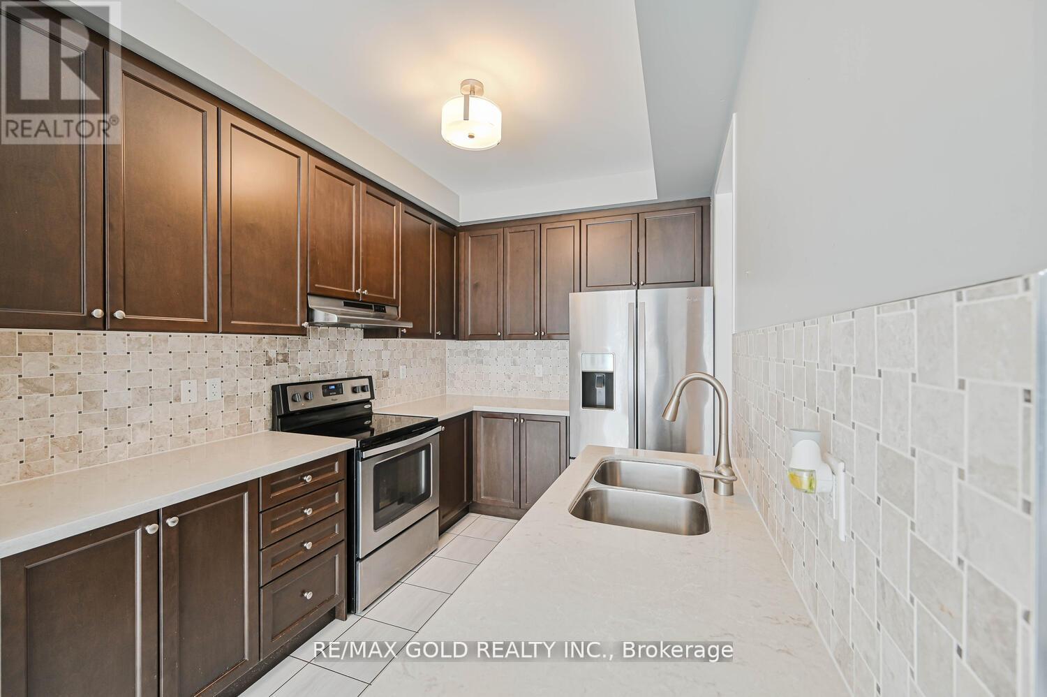 67 Zelda Road, Brampton, Ontario  L6R 3V4 - Photo 7 - W12664212