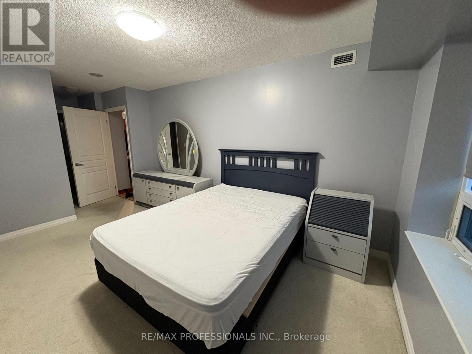 610 - 1403 Royal York Road, Toronto, Ontario  M9P 0A1 - Photo 14 - W12664236