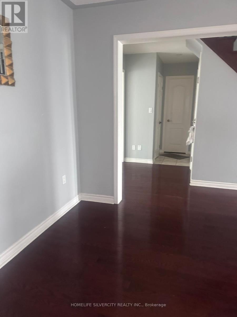 33 Triple Crown Drive, Brampton, Ontario  L6S 0A4 - Photo 8 - W12664244