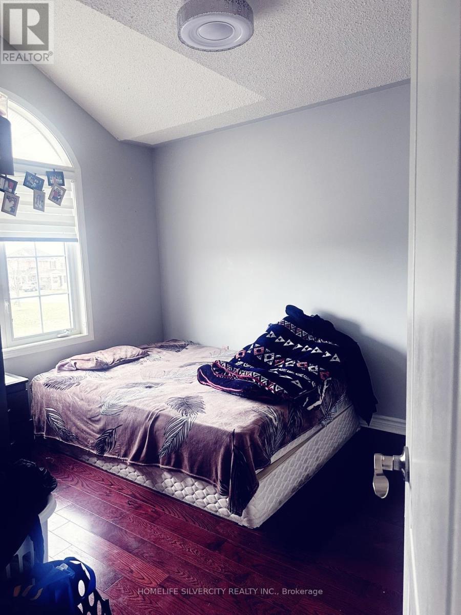 33 Triple Crown Drive, Brampton, Ontario  L6S 0A4 - Photo 9 - W12664244