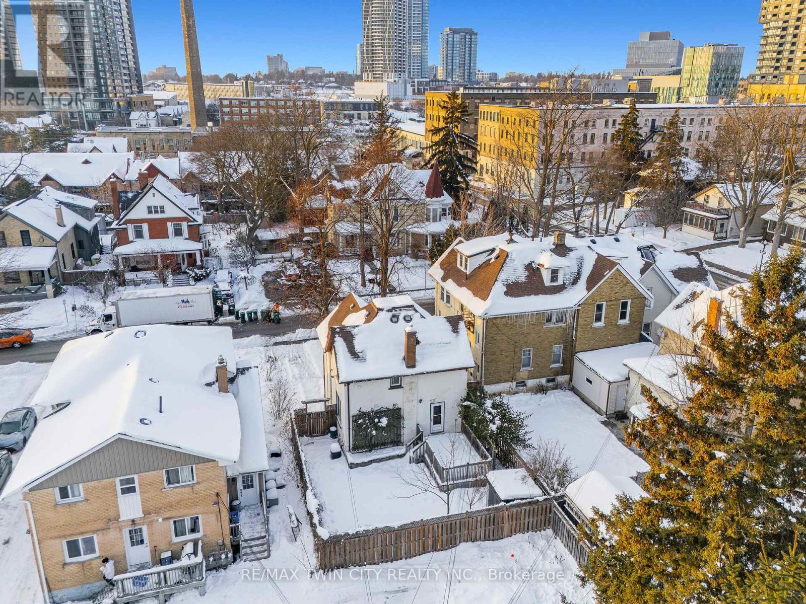 11 Heins Avenue, Kitchener, Ontario  N2G 1Z7 - Photo 34 - X12641440