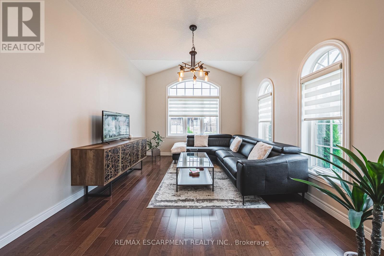 96 Hidden Ridge Crescent, Hamilton, Ontario  L9A 2X3 - Photo 5 - X12664176