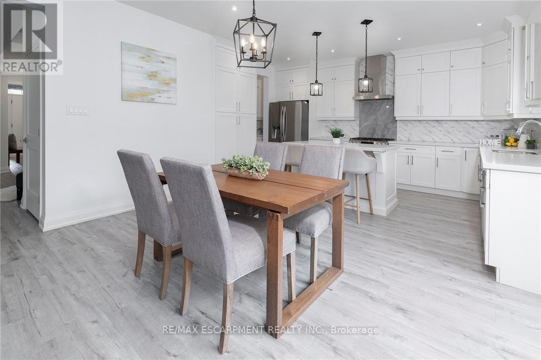 388 Klein Circle, Hamilton, Ontario  L9G 3K9 - Photo 11 - X12664234