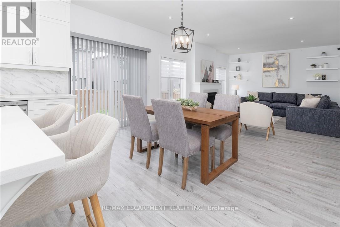 388 Klein Circle, Hamilton, Ontario  L9G 3K9 - Photo 12 - X12664234