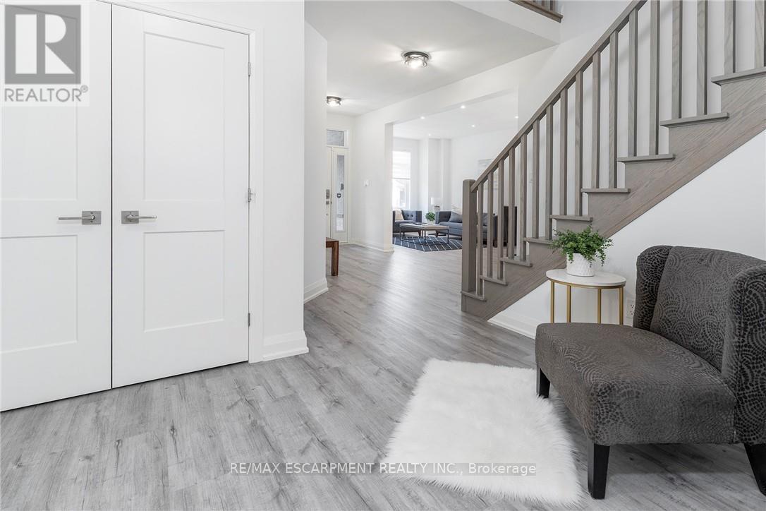 388 Klein Circle, Hamilton, Ontario  L9G 3K9 - Photo 17 - X12664234