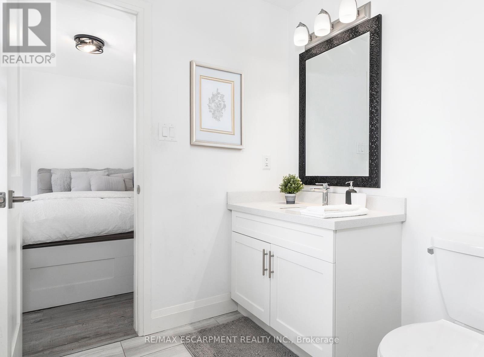 388 Klein Circle, Hamilton, Ontario  L9G 3K9 - Photo 21 - X12664234