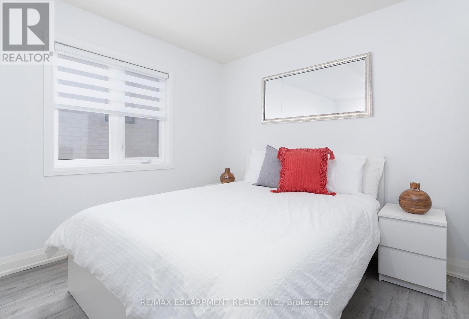 388 Klein Circle, Hamilton, Ontario  L9G 3K9 - Photo 25 - X12664234