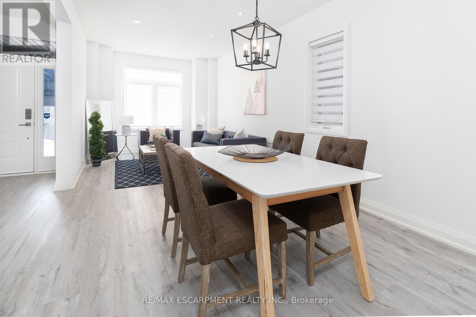 388 Klein Circle, Hamilton, Ontario  L9G 3K9 - Photo 4 - X12664234