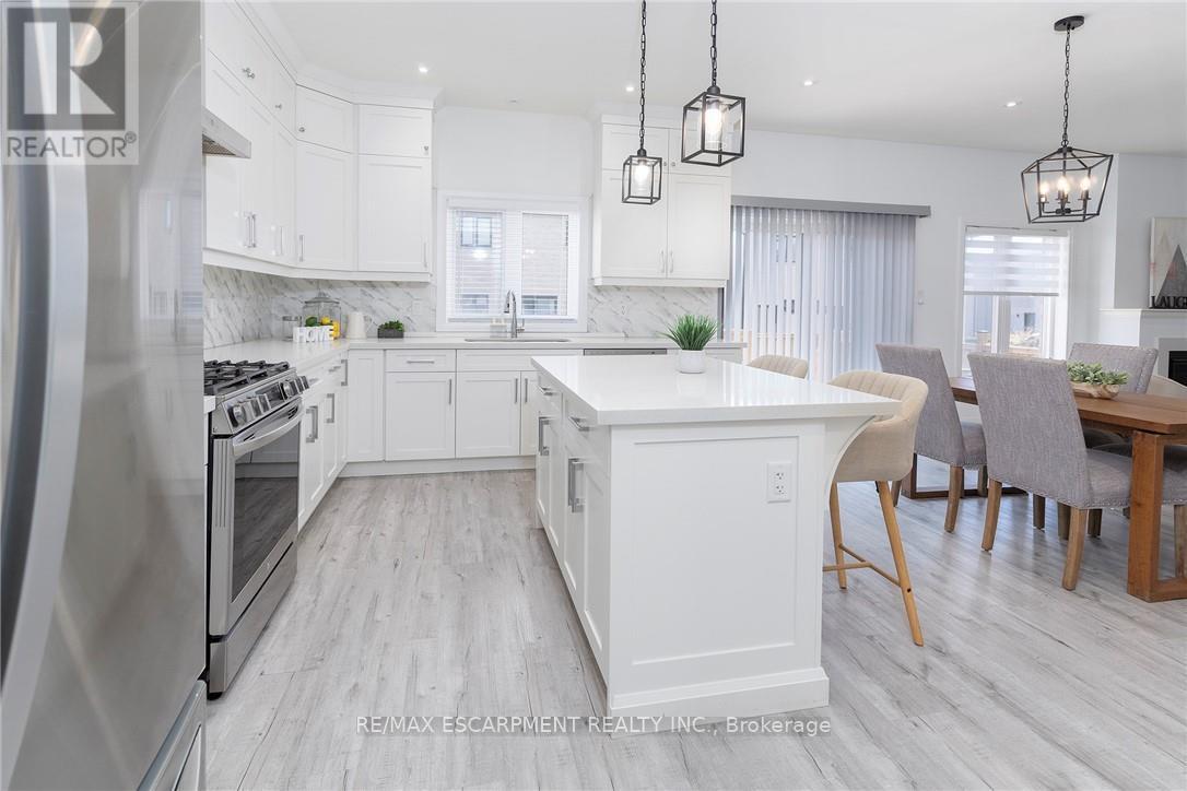 388 Klein Circle, Hamilton, Ontario  L9G 3K9 - Photo 9 - X12664234