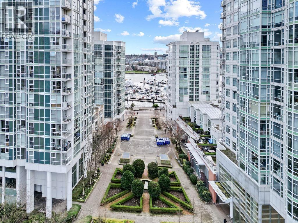 123 Aquarius Mews, Vancouver, British Columbia  V6Z 2Z1 - Photo 1 - R3076068