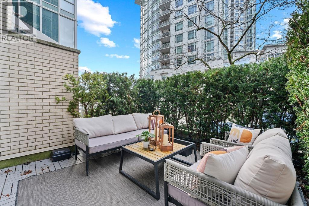 123 Aquarius Mews, Vancouver, British Columbia  V6Z 2Z1 - Photo 5 - R3076068