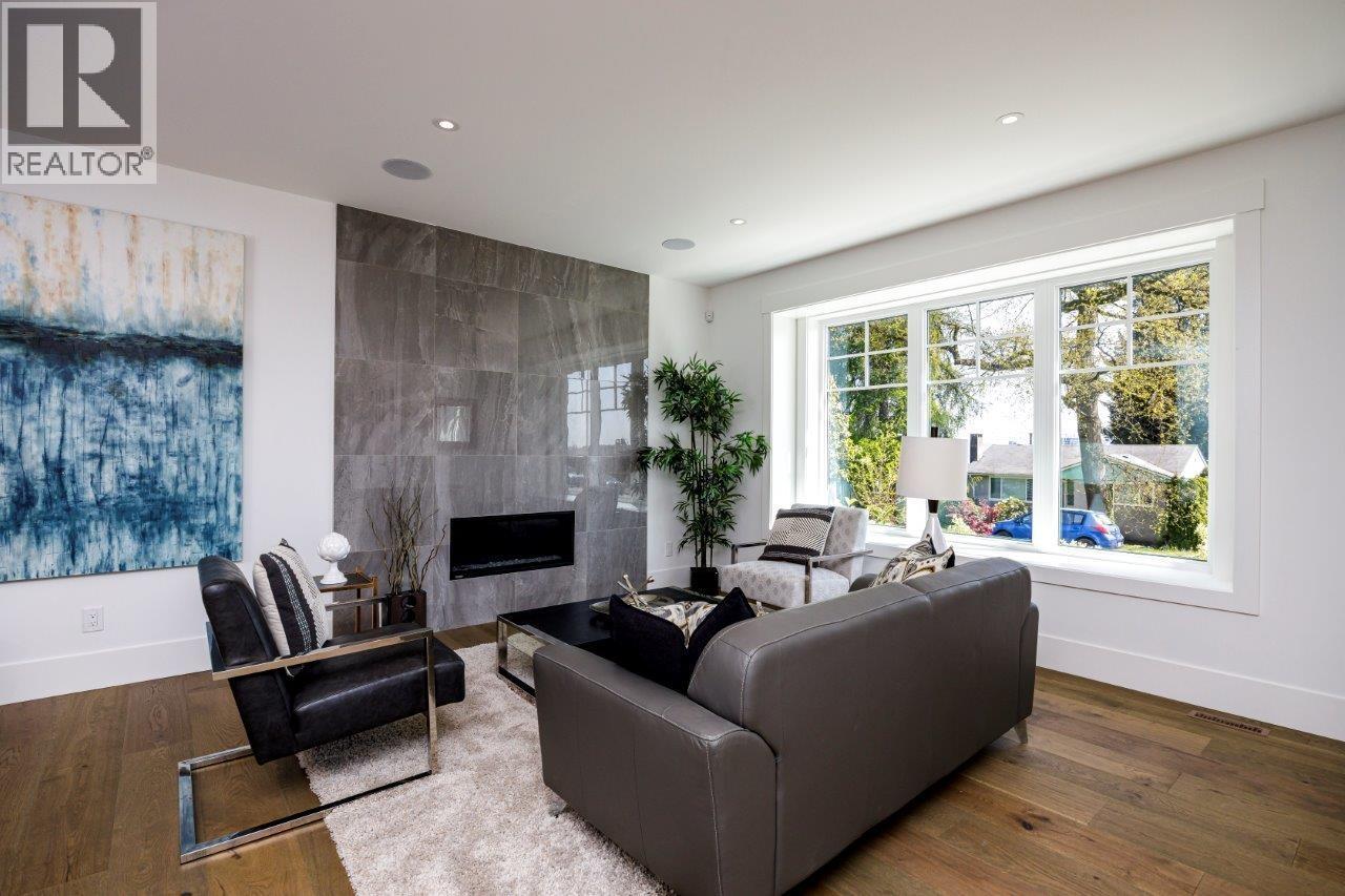 1028 Calverhall Street, North Vancouver, British Columbia  V7L 1Y3 - Photo 5 - R3076135