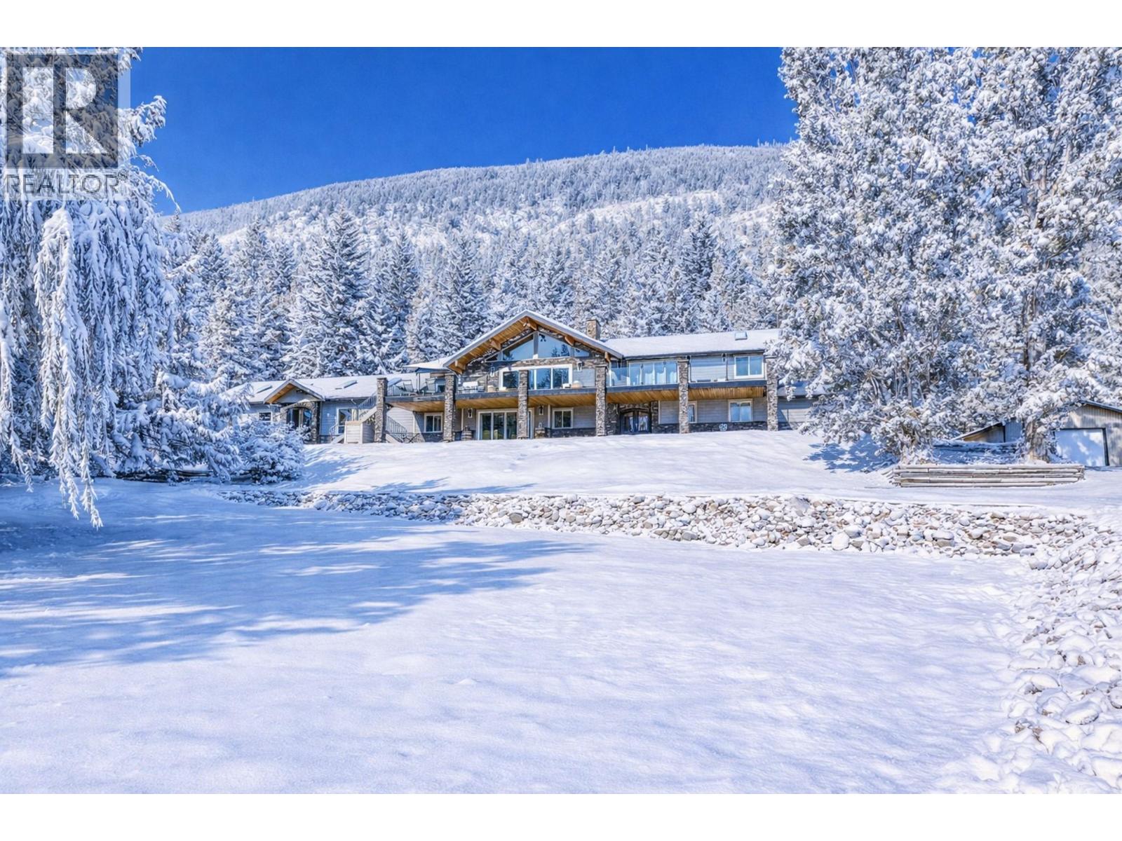 6171 50 Street NW, Salmon Arm, British Columbia