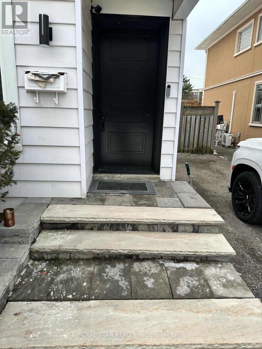 Room - 9 Roycrest Avenue, Toronto, Ontario  M2N 1R1 - Photo 3 - C12664302