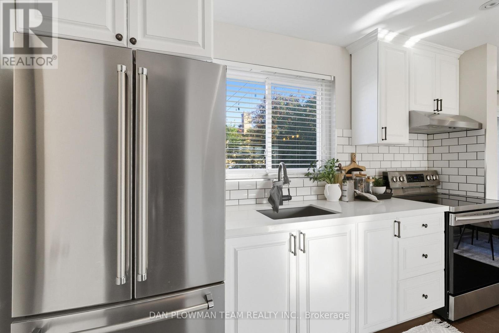 22 Athenia Court, Toronto, Ontario  M1E 2C1 - Photo 4 - E12664246