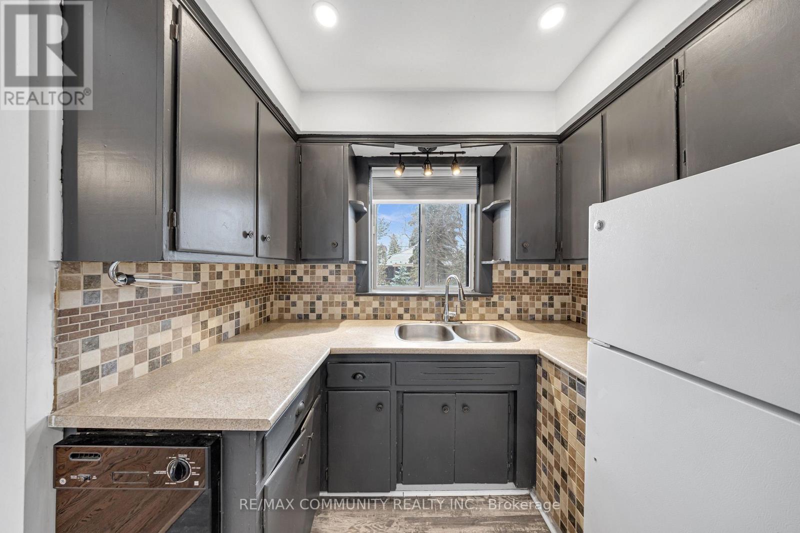 29 Greenock Avenue, Toronto, Ontario  M1G 2Z7 - Photo 5 - E12664262