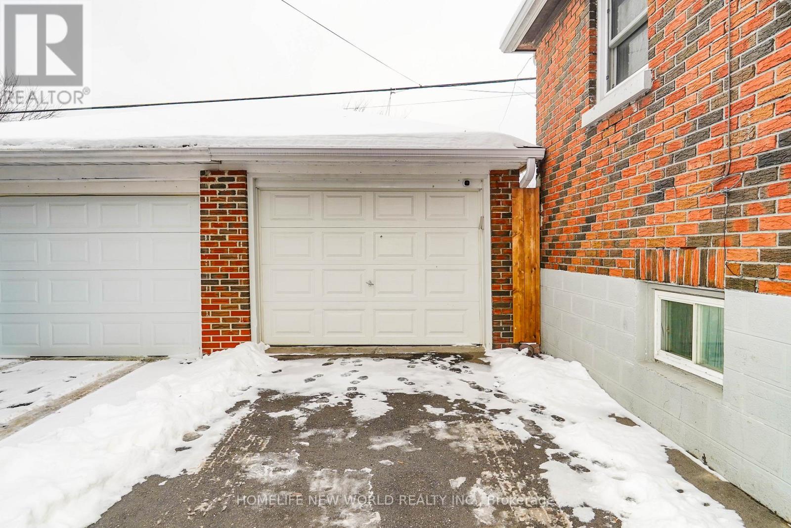 137 Banting Avenue, Oshawa, Ontario  L1H 2M5 - Photo 3 - E12664306