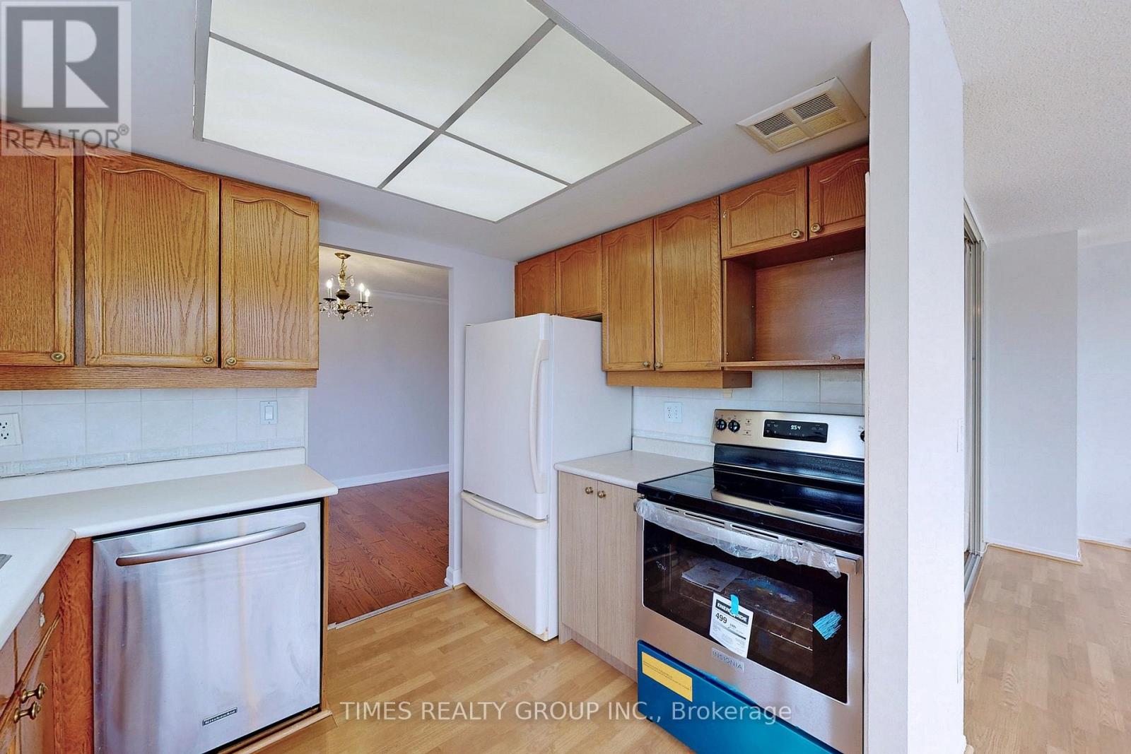 1503 - 33 Weldrick Road E, Richmond Hill, Ontario  L4C 8W4 - Photo 4 - N12664252